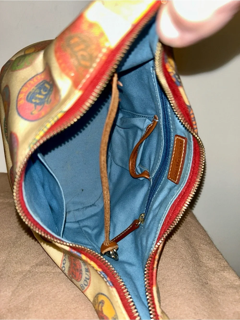 Dooney & Bourke Coated Canvas Medallion Hobo Bag. Y2K - Picture 7 of 8